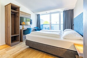 Kamar Double Superior, 1 Tempat Tidur Queen | Brankas, meja kerja, setrika/meja setrika, dan Wi-Fi gratis
