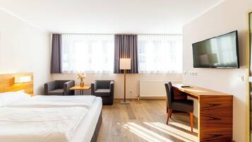 Comfort Double Room, 1 Queen Bed | In-room safe, desk, iron/ironing board, free WiFi