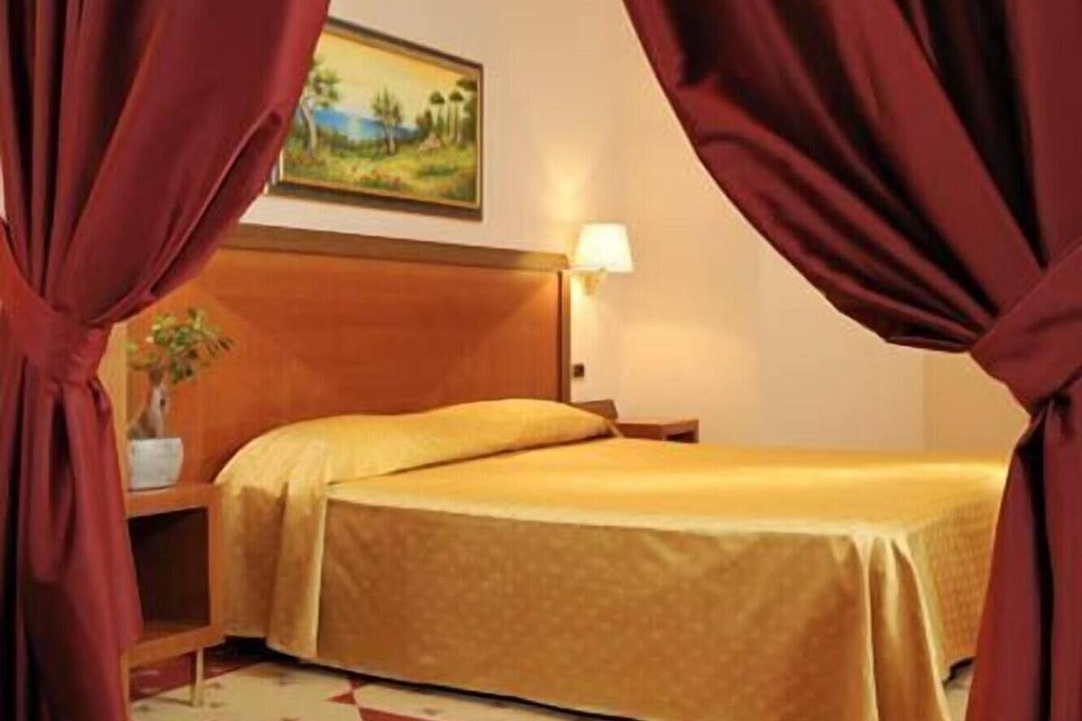 Minibar, coffres-forts dans les chambres, bureau, chambres insonorisées