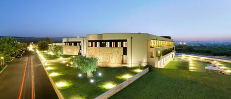 Fassade der Unterkunft – Abend/Nacht