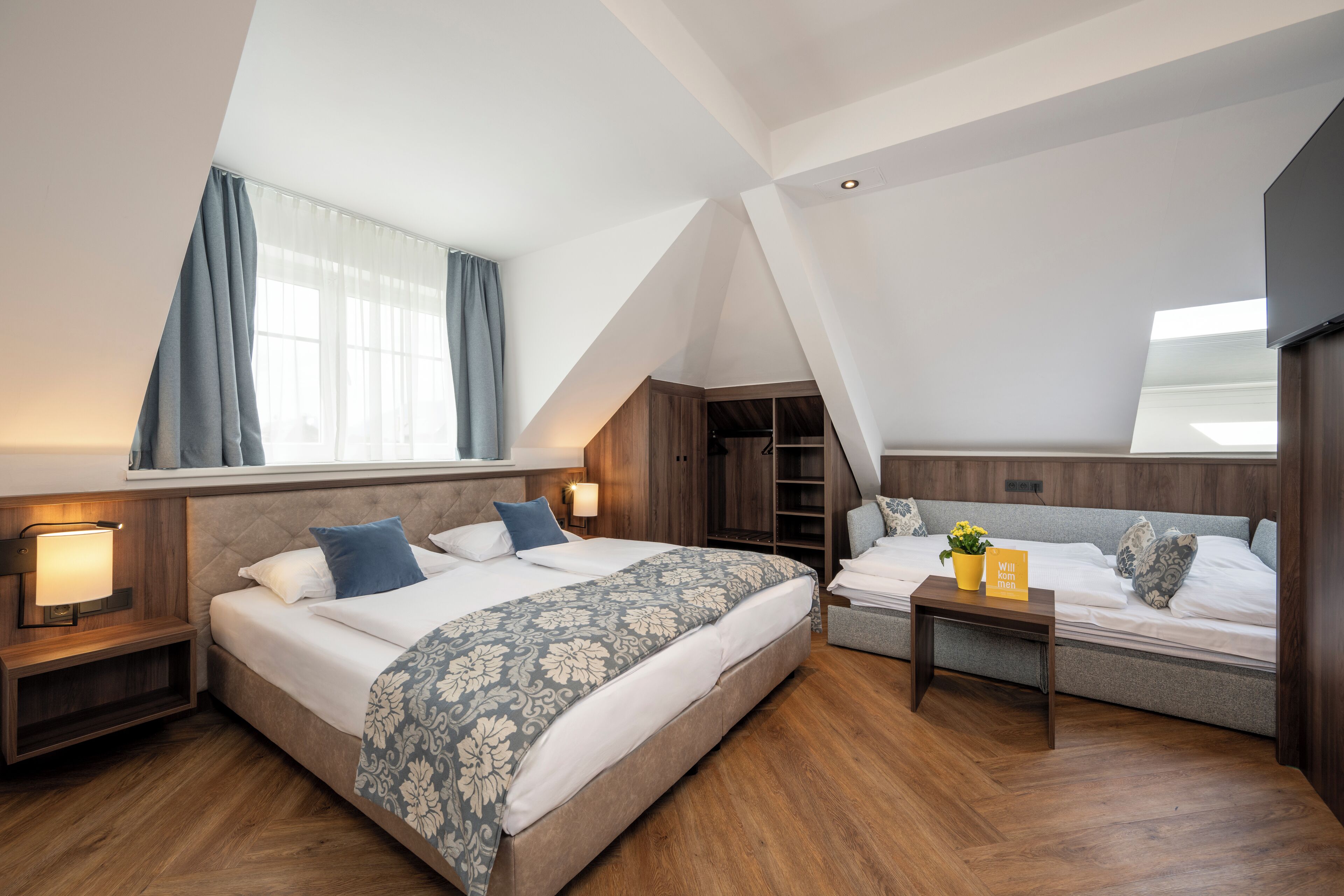 premium double room | minibar, desk, free cots/infant beds, wifi