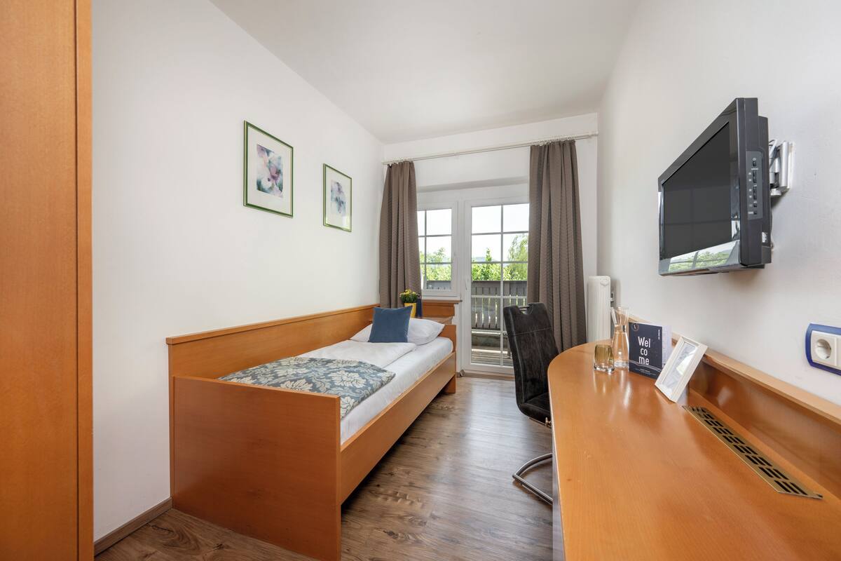 Minibar, desk, free cots/infant beds, WiFi