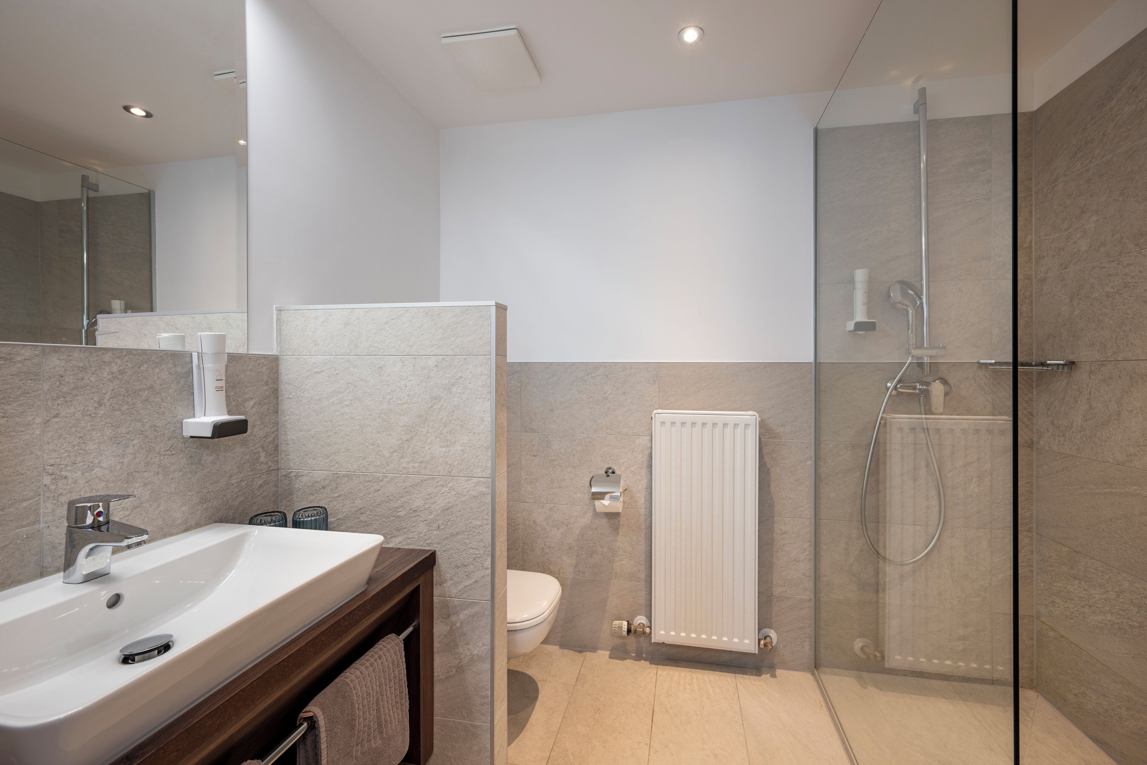 premium double room | minibar, desk, free cots/infant beds, wifi