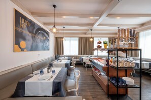 Frokostbuffé hver dag (EUR 16 per person)