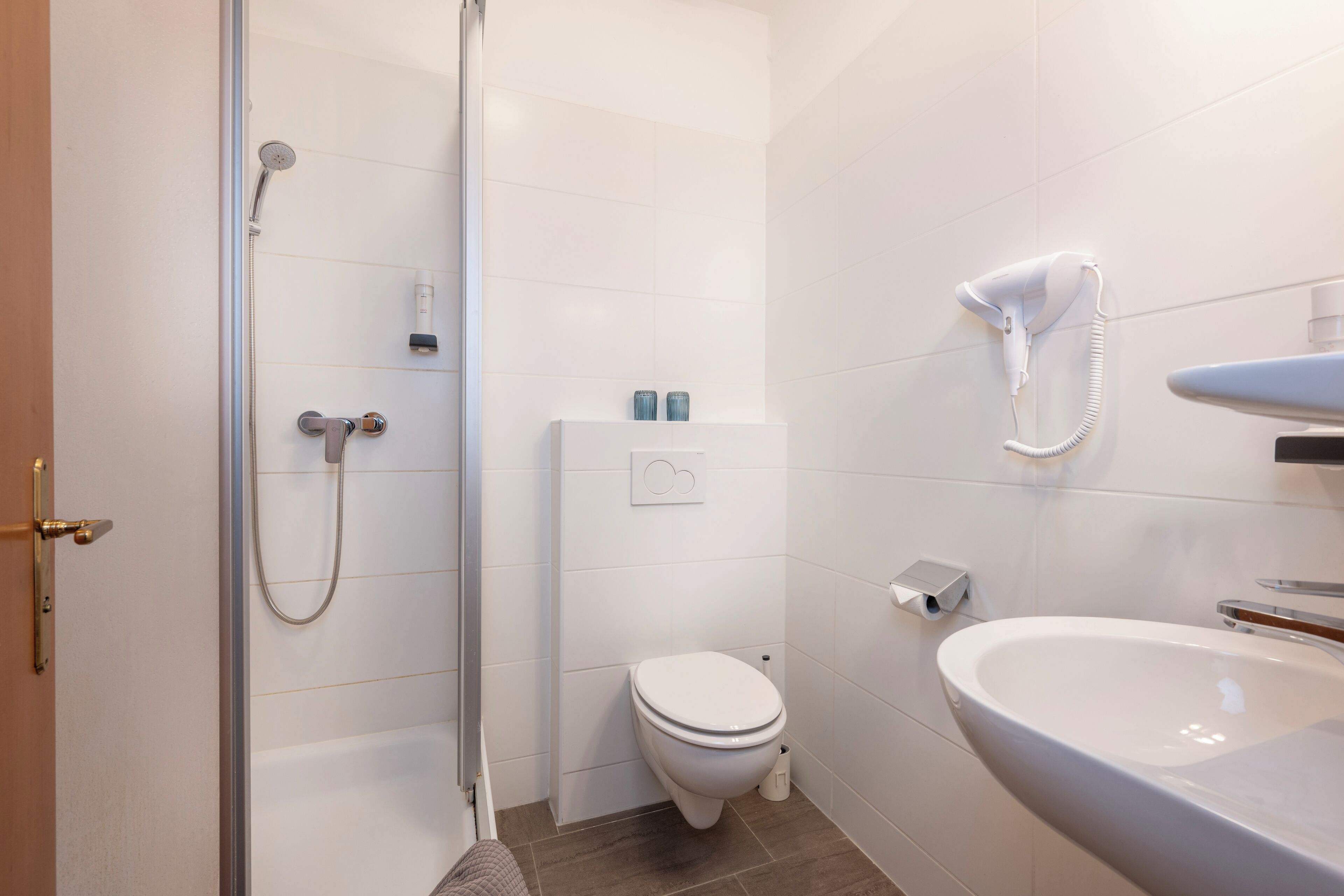 minibar, desk, free cots/infant beds, wifi