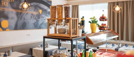 Päivittäinen buffetaamiainen (16 EUR per henkilö)