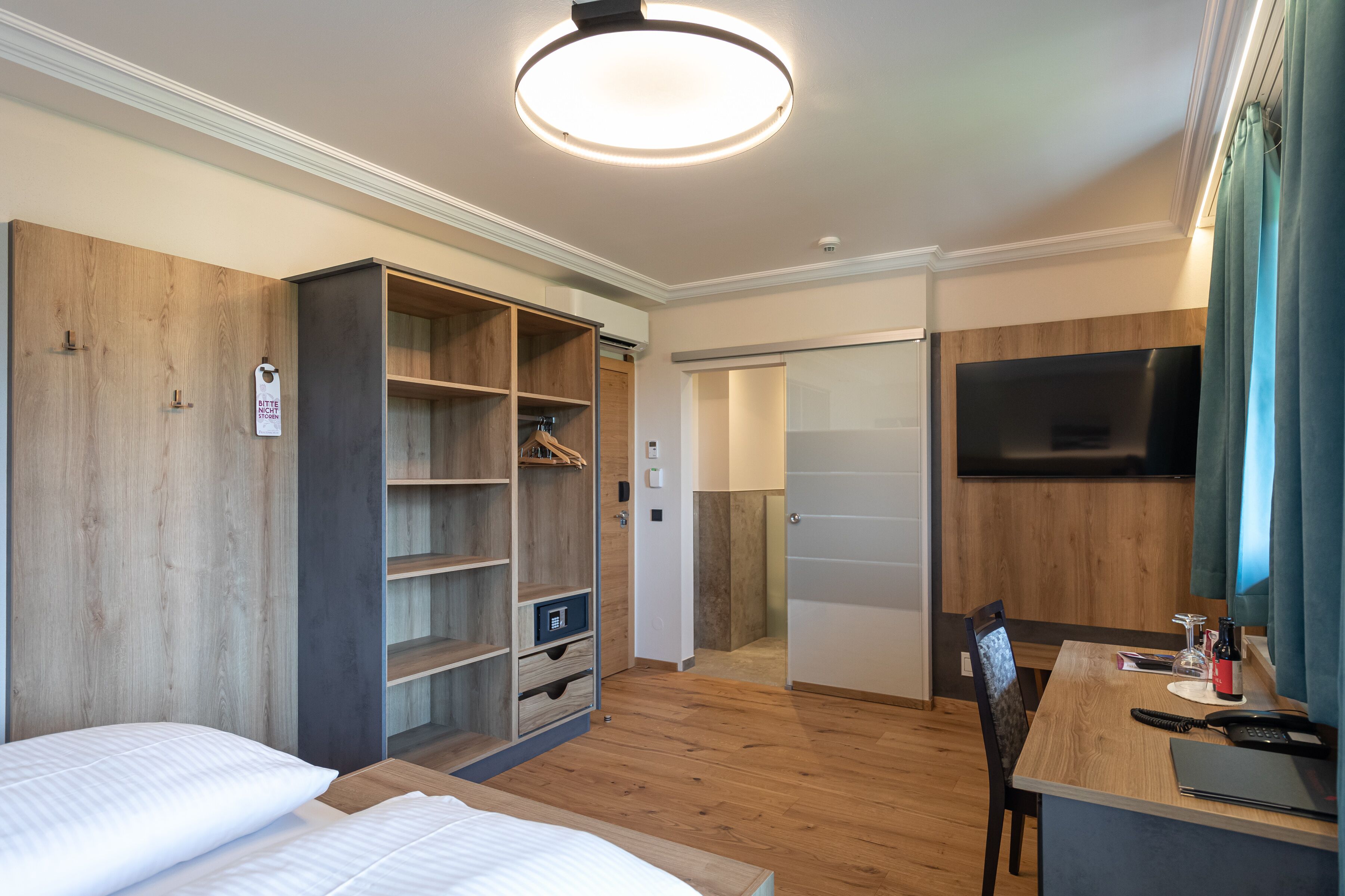 family studio, 1 bedroom, non smoking (deluxe) | premium bedding, minibar, in-room safe, blackout curtains