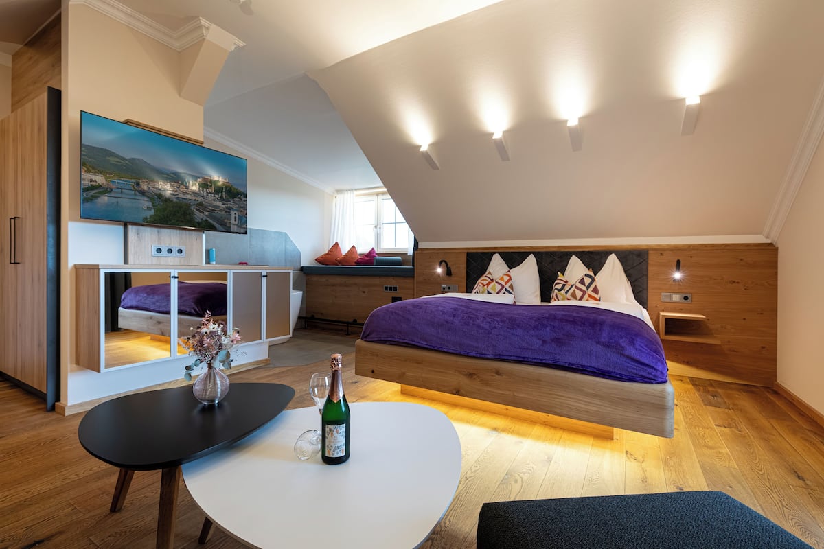 Junior-Zimmer, 1 King-Bett, Nichtraucher | Hochwertige Bettwaren, Minibar, Zimmersafe, Verdunkelungsvorhänge