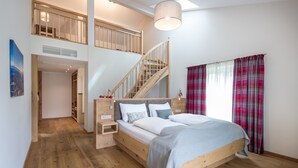Family Studio, 1 Bedroom, Non Smoking (Deluxe) | Premium bedding, minibar, in-room safe, blackout drapes