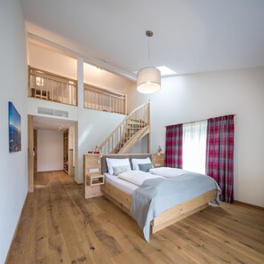 Family Studio, 1 Bedroom, Non Smoking (Deluxe) | Premium bedding, minibar, in-room safe, blackout drapes - Hotel Garni Frauenschuh (Salzburg)