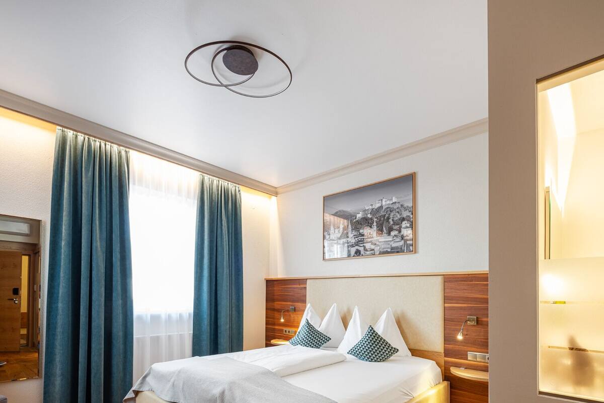 Comfort Double Room, 1 Bedroom | Premium bedding, minibar, in-room safe, blackout curtains