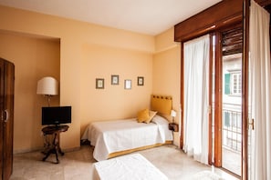 Minibar, escritorio, wifi gratis y ropa de cama 