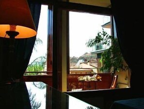 Superior Double Room | Minibar, desk, free WiFi, bed sheets - B&B A Teatro (Florence)