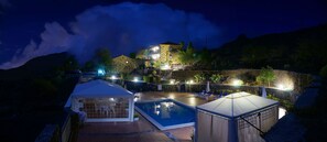 Façade de l’hébergement - soirée/nuit