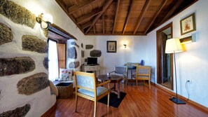 Egyptian cotton sheets, premium bedding, down comforters, pillowtop beds - Hotel Rural La Correa (Arona)