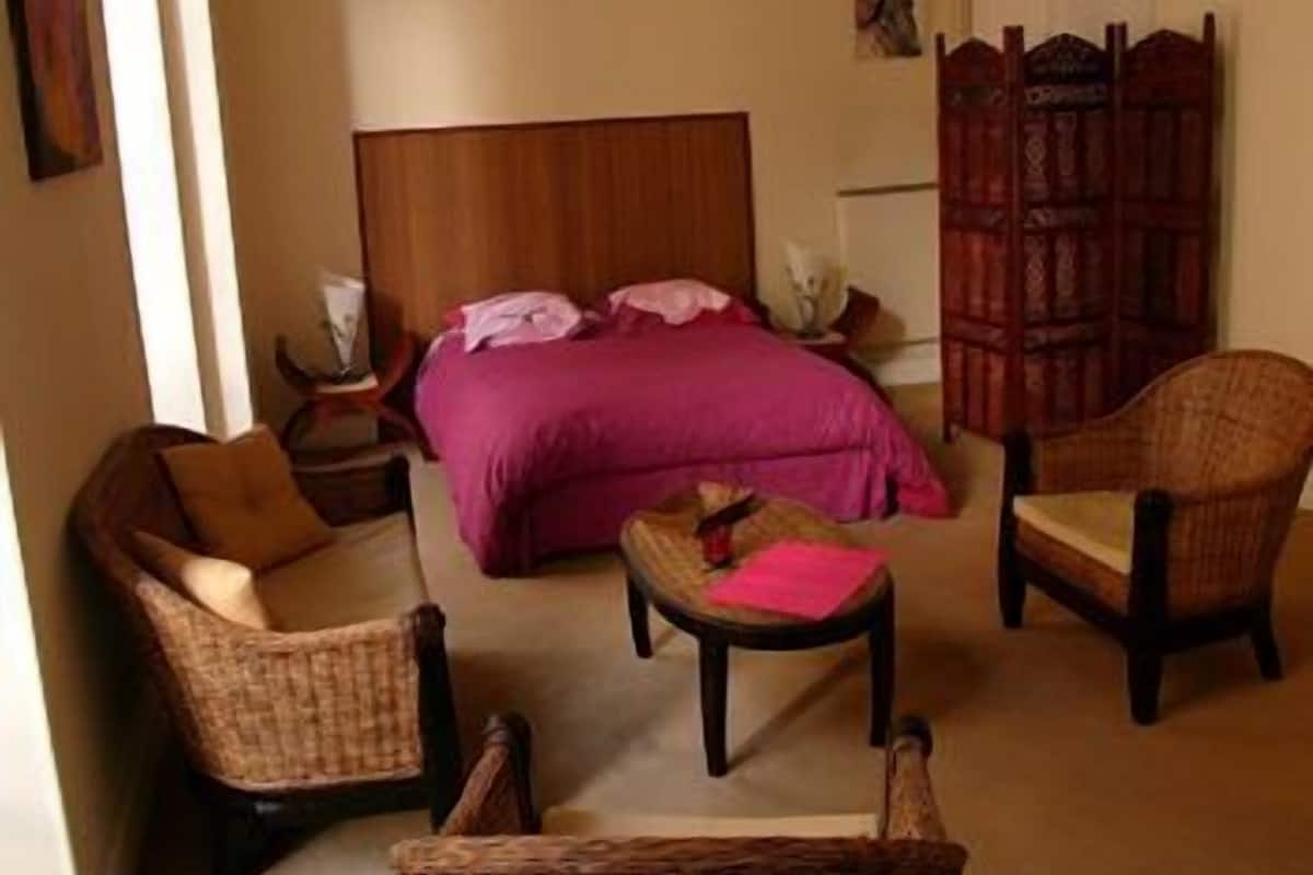 Double or Twin Room, Shared Bathroom | Cribs (free), rollaway beds (surcharge), WiFi (free), bed sheets