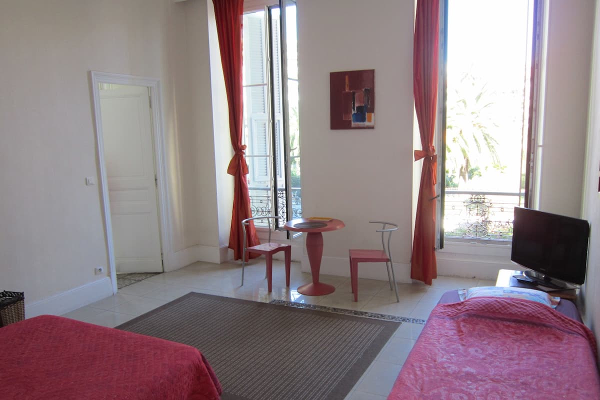 Cribs (free), rollaway beds (surcharge), WiFi (free), bed sheets