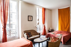 Chambre Triple, salle de bains commune