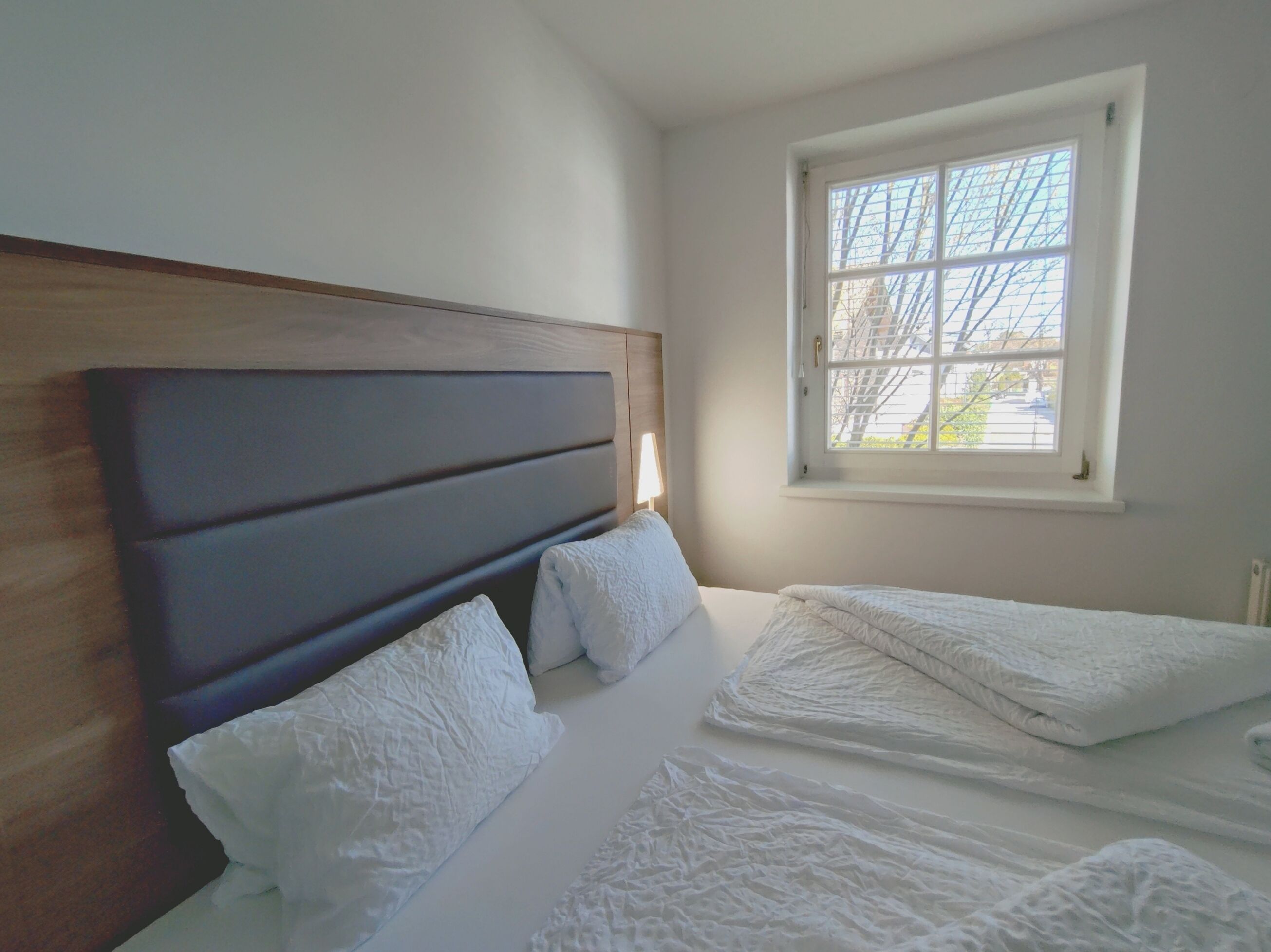 Hypo-allergenic bedding, minibar, blackout curtains, free WiFi