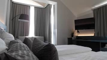 Superior tweepersoonskamer | Hypoallergeen beddengoed, verduisterende gordijnen, gratis wifi