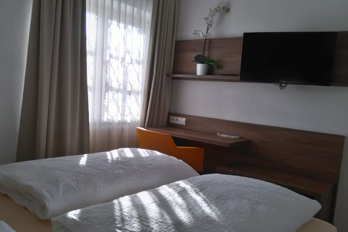 1 Schlafzimmer, Allergikerbettwaren, Verdunkelungsvorhänge