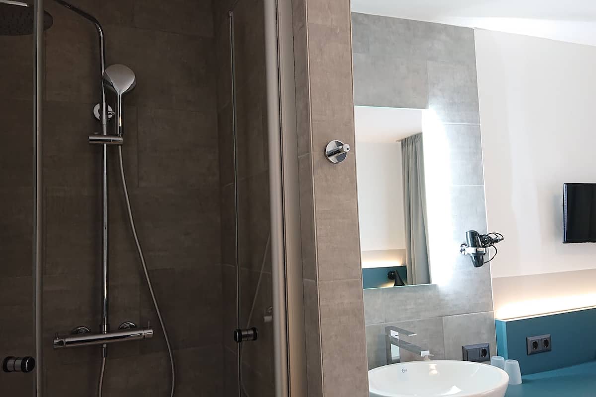 Economy Doppelzimmer, Dusche im Zimmer, Gemeinschafts-WC | Zimmerausstattung
