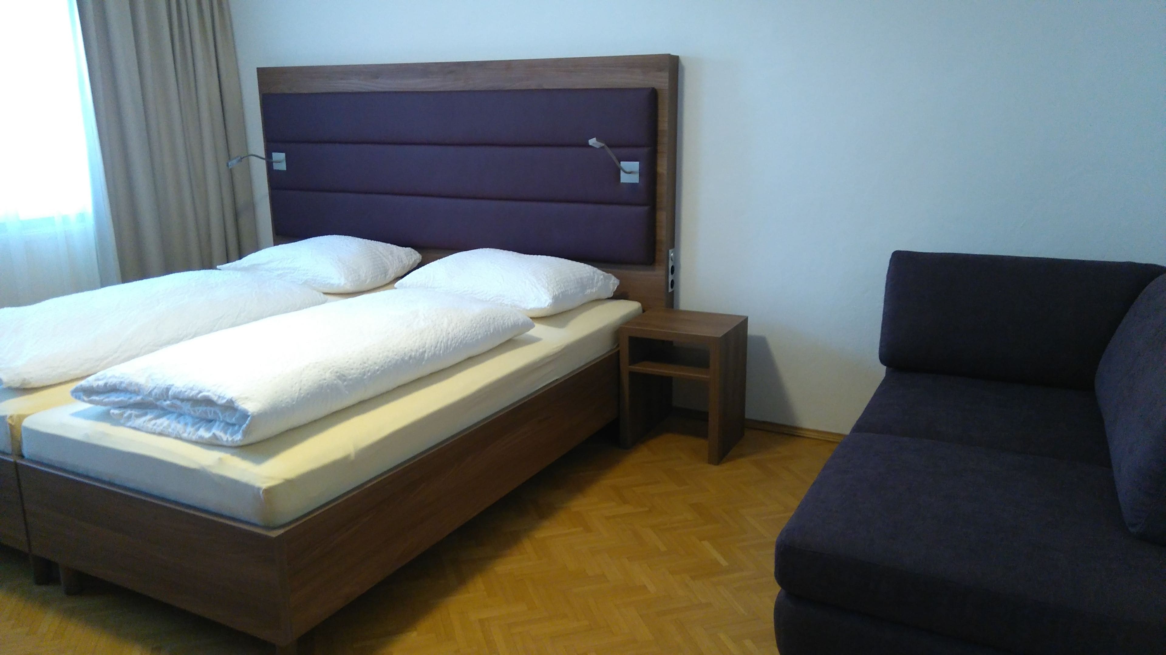 Allergikerbettwaren, Minibar, Verdunkelungsvorhänge, kostenloses WLAN