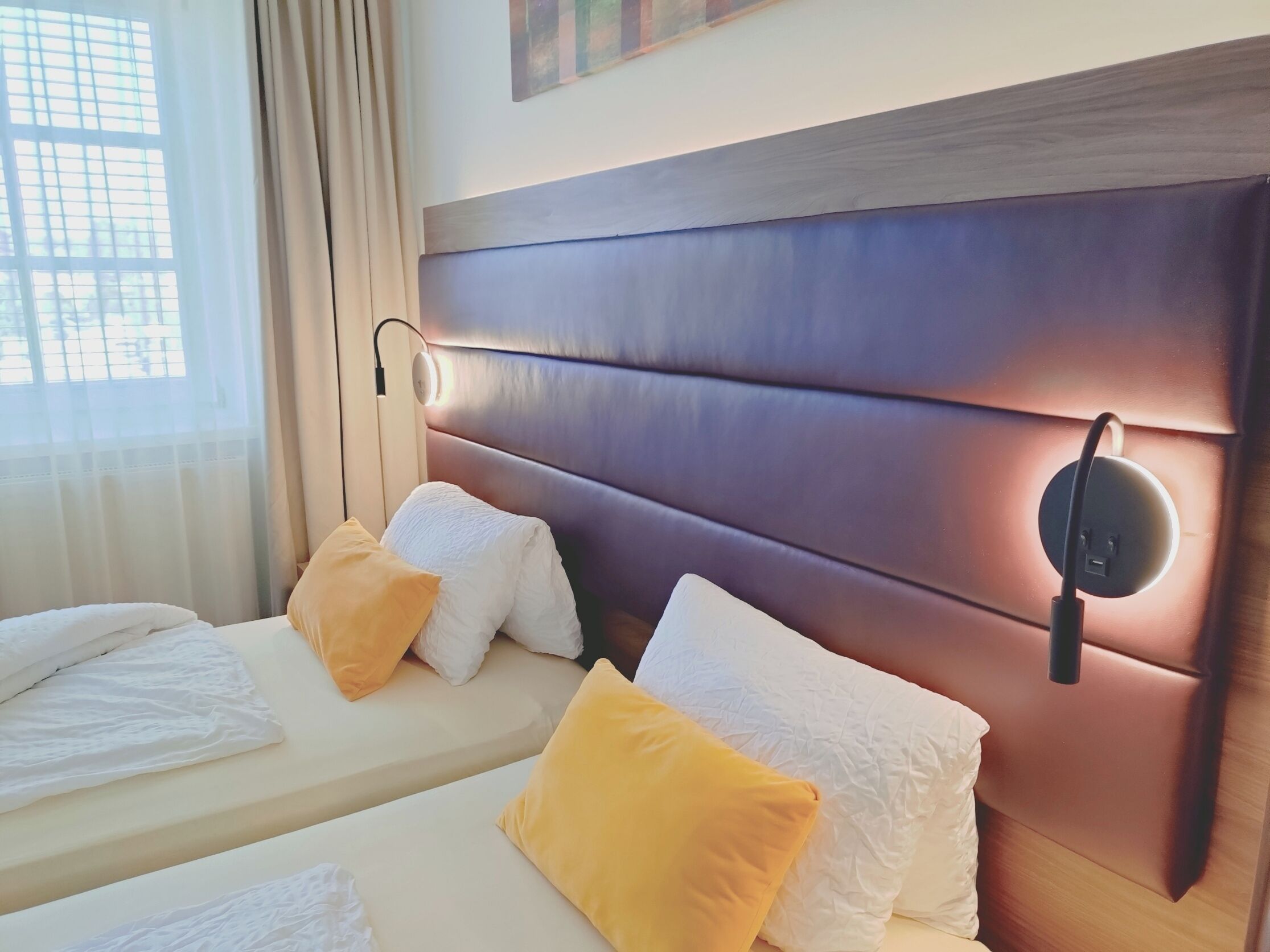 Hypo-allergenic bedding, minibar, blackout curtains, free WiFi