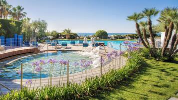 2 outdoor pools, a rooftop pool, pool loungers