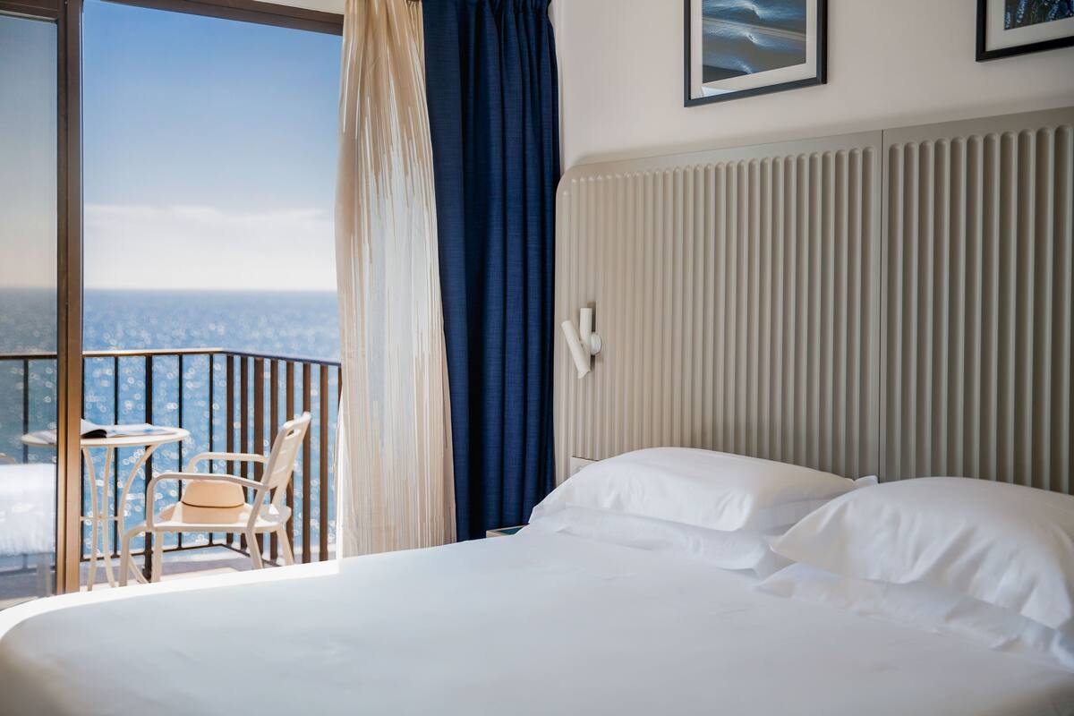 1 bedroom, premium bedding, minibar, in-room safe