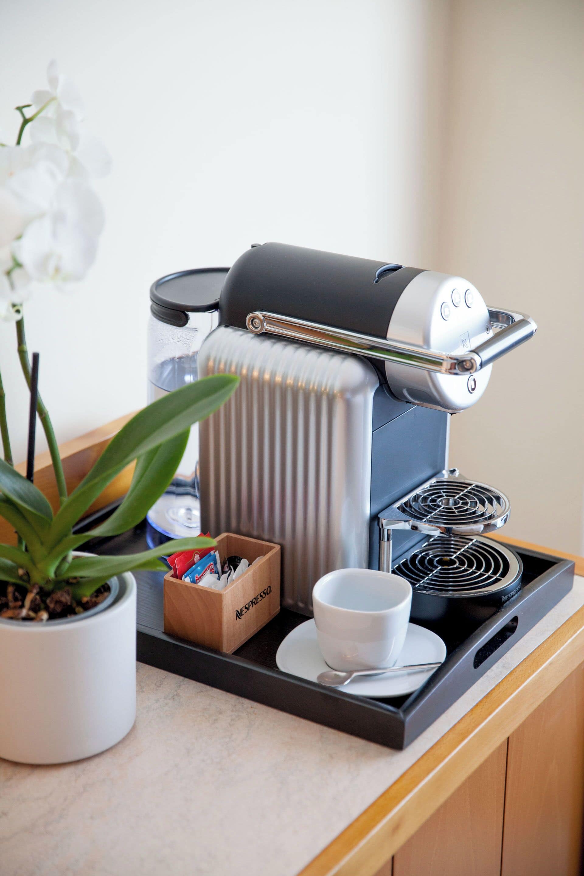 classic room, partial sea view | 1 bedroom, premium bedding, minibar, in-room safe