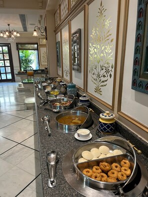 Frühstück, Mittagessen, Abendessen, indische Küche 