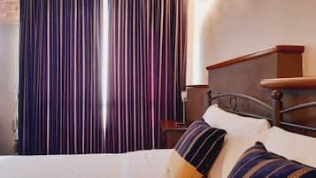 Couette en duvet d'oie, surmatelas, minibar, décoration personnalisée