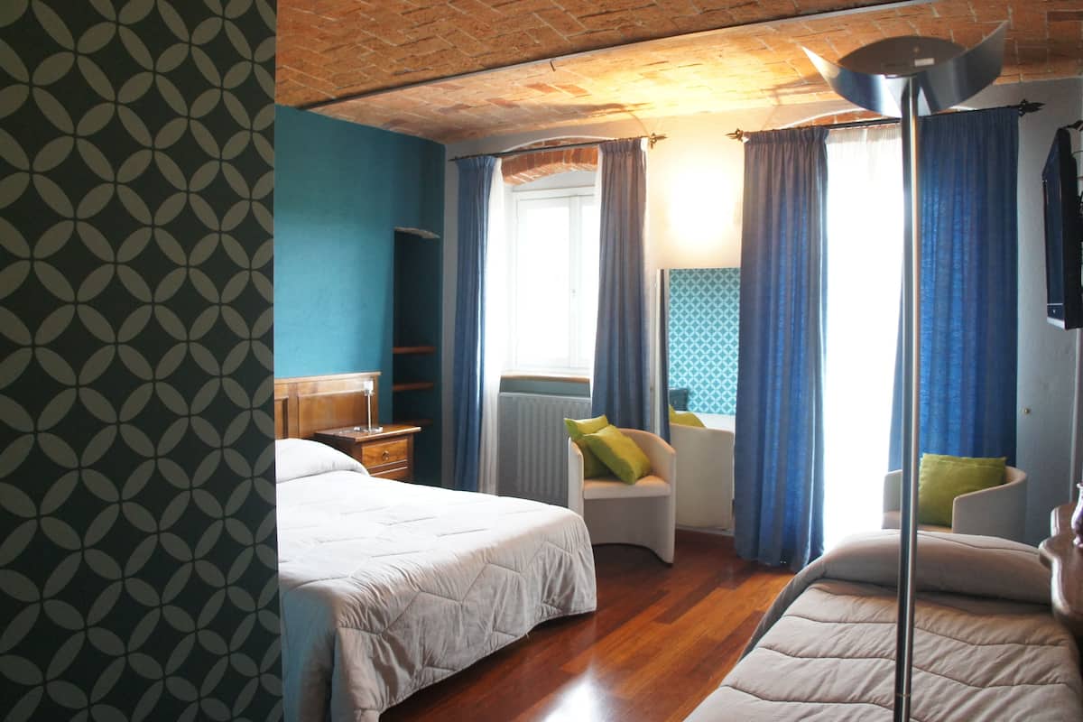 Comfort Triple Room | Down comforters, pillowtop beds, minibar, blackout drapes