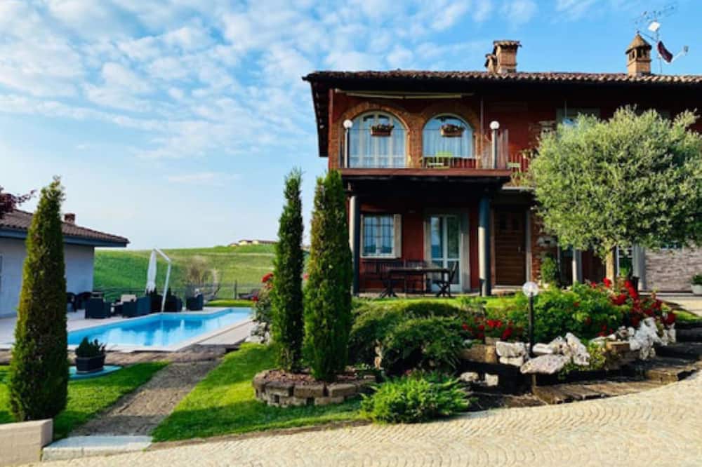 Red Wine - Guest House