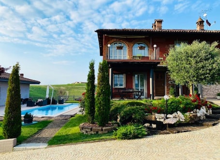 Exterior. Red Wine - Guest House