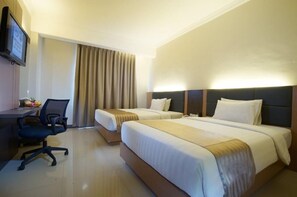 Minibar, in-room safe, free WiFi - Hanoi Discovery Hotel (Hanoi)