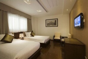 Minibar, in-room safe, free WiFi - Hanoi Discovery Hotel (Hanoi)