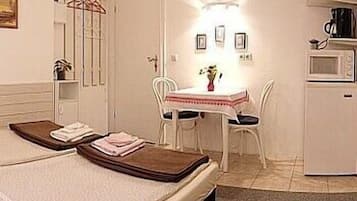 Cots/infant beds, rollaway beds, free WiFi