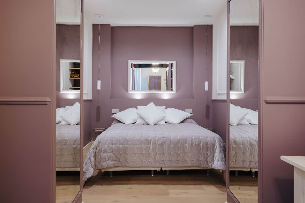 Kamar Double atau Twin Standar | Seprai premium, selimut bulu angsa, dan kedap suara