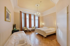 Comfort Triple Room | Premium bedding, in-room safe, free WiFi, bed sheets - Hotel Pension Baronesse (Vienna)