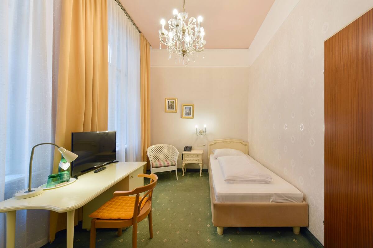 Standard Single Room | 高档床上用品、客房内保险箱、免费 WiFi、床单