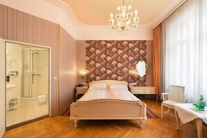 Comfort Triple Room | Premium bedding, in-room safe, free WiFi, bed sheets - Hotel Pension Baronesse (Vienna)