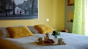 Egyptian cotton sheets, premium bedding, down comforters - Latt' e Liett' (Naples)