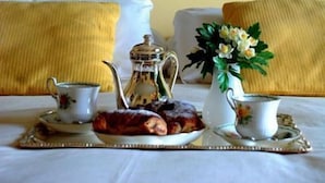 Room service - dining - Latt' e Liett' (Naples)