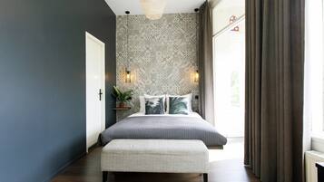 Rom – superior, 1 dobbeltseng, kanalutsikt | Skrivebord, blendingsgardiner, strykejern/-brett og wi-fi (inkludert)