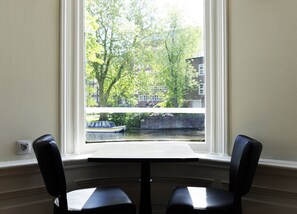 Desayuno continental (EUR 17.00 por persona) 