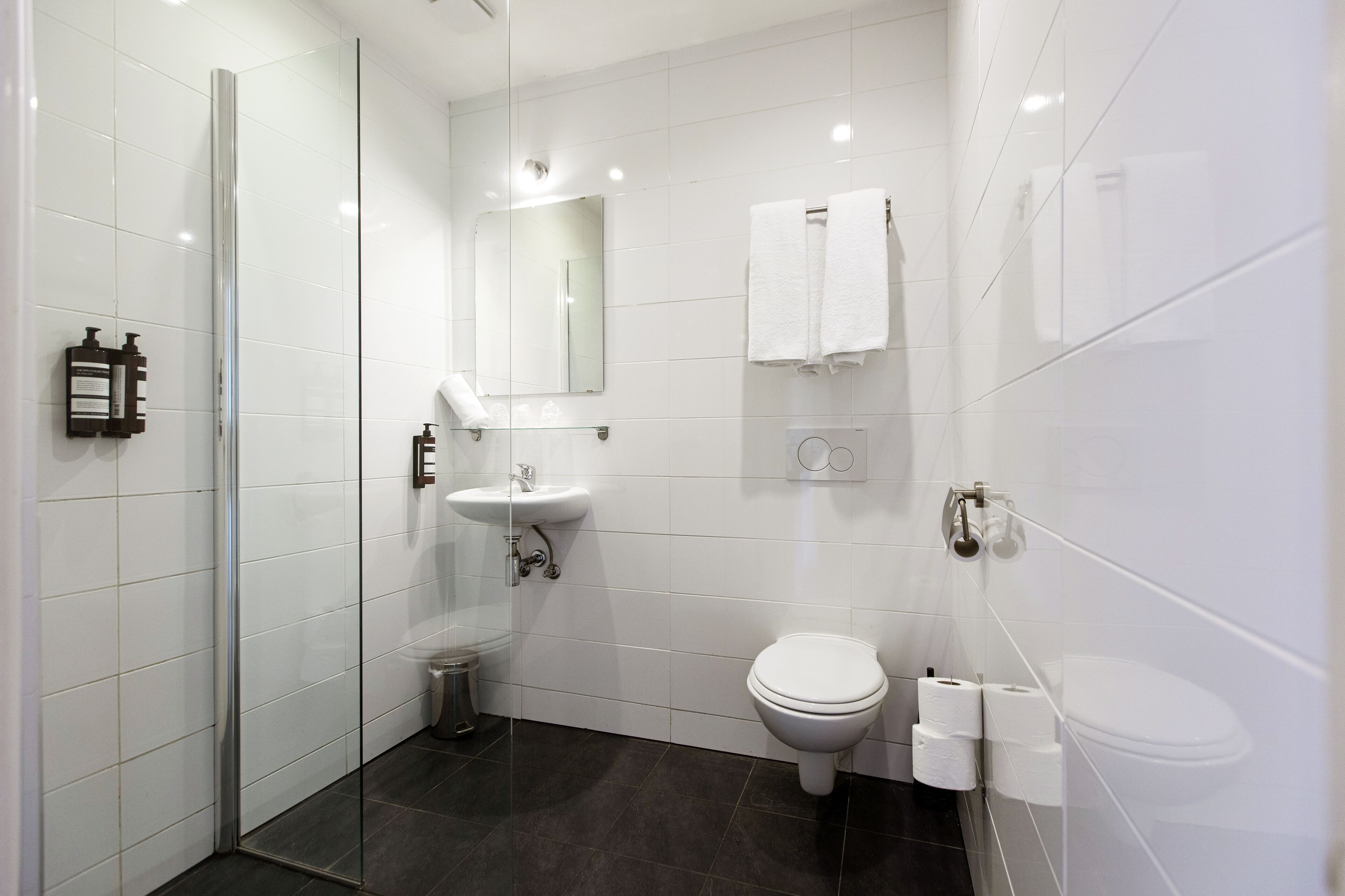 Standard Quadruple Room, Private Bathroom | Bathroom | Free toiletries, hair dryer, towels, soap
