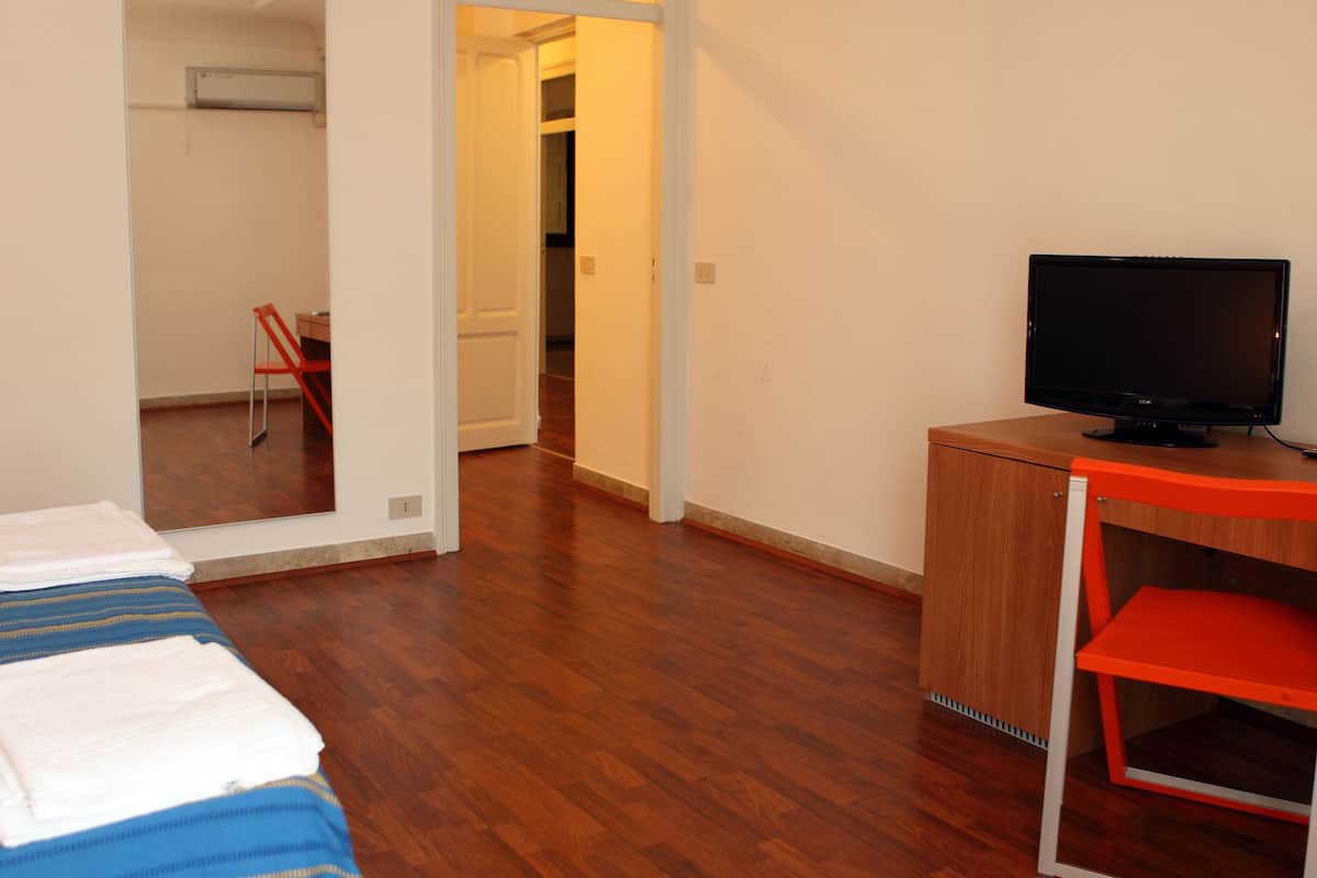 Minibar, desk, cribs/infant beds, rollaway beds