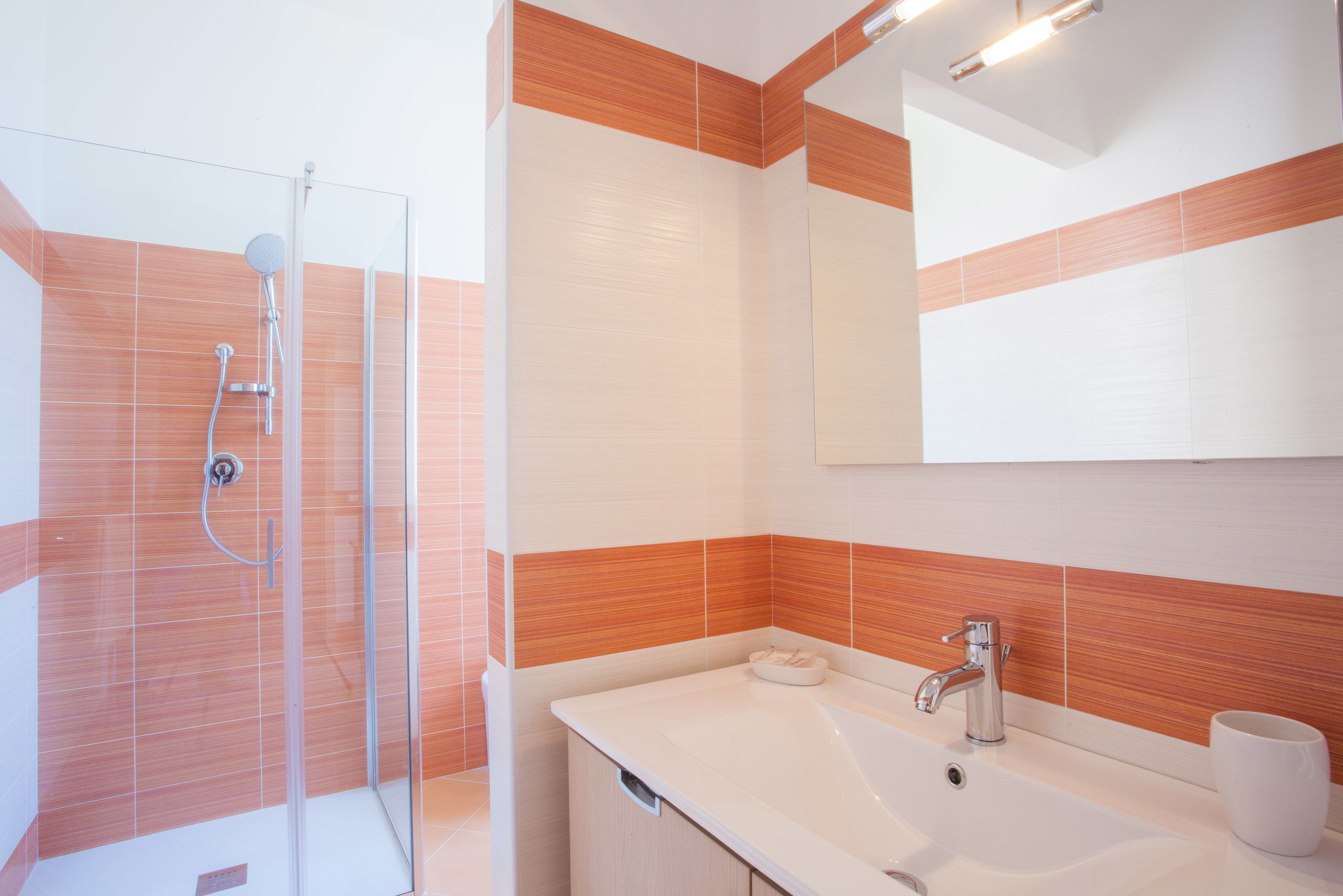 Superior Double Room | Bathroom | Shower, free toiletries, hair dryer, bidet